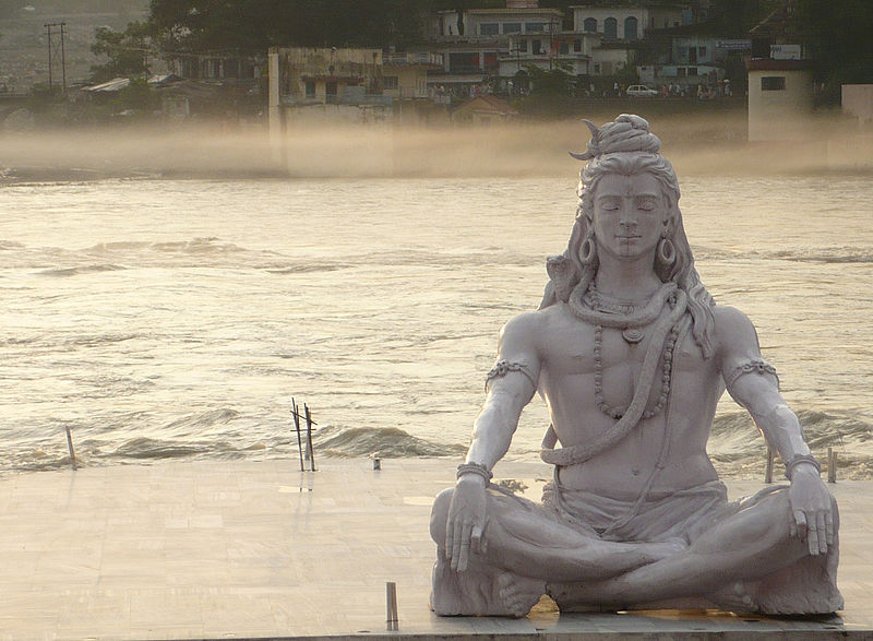 800px-Shiva in rishikesh
