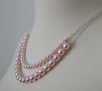 512px-Rosaline Pearl Necklace